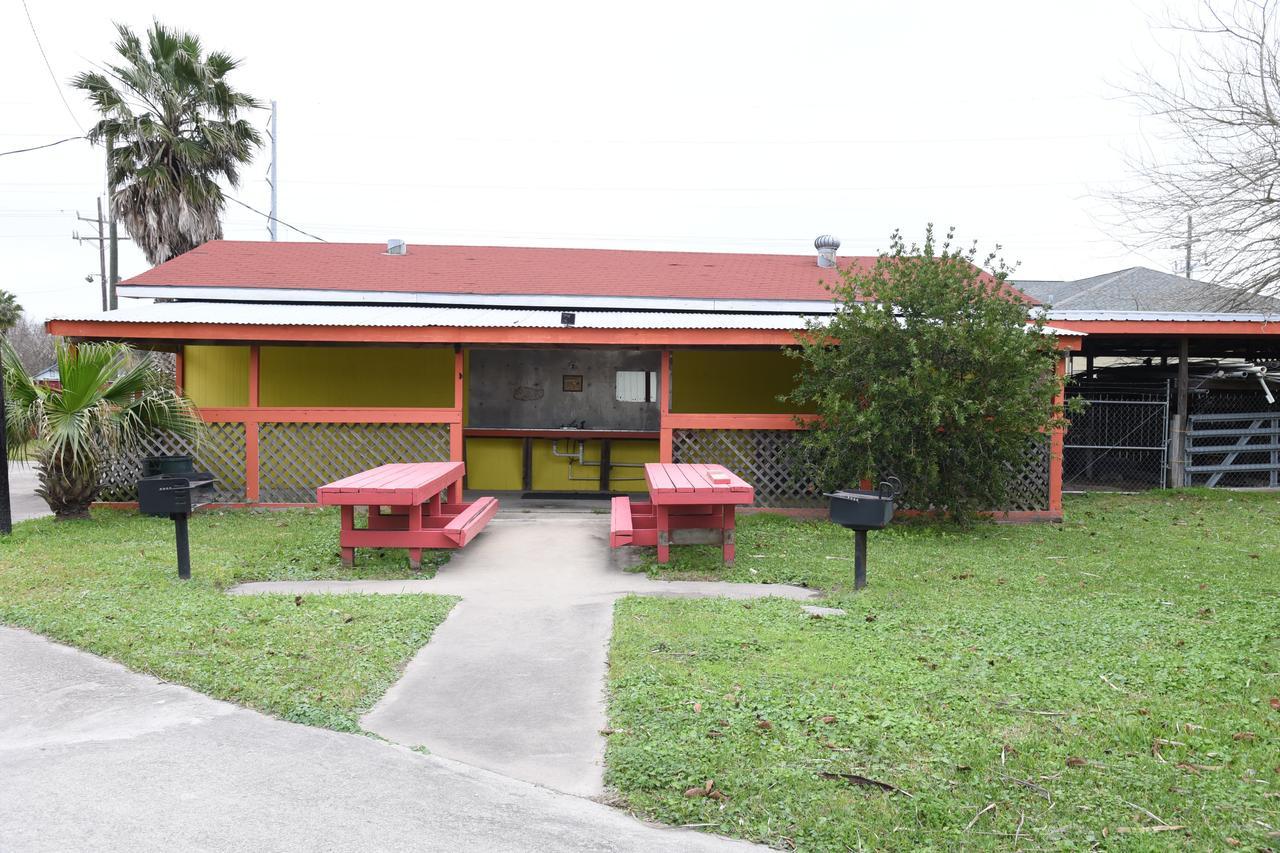 Gulfway Motel And Restaurant Gilchrist Ngoại thất bức ảnh